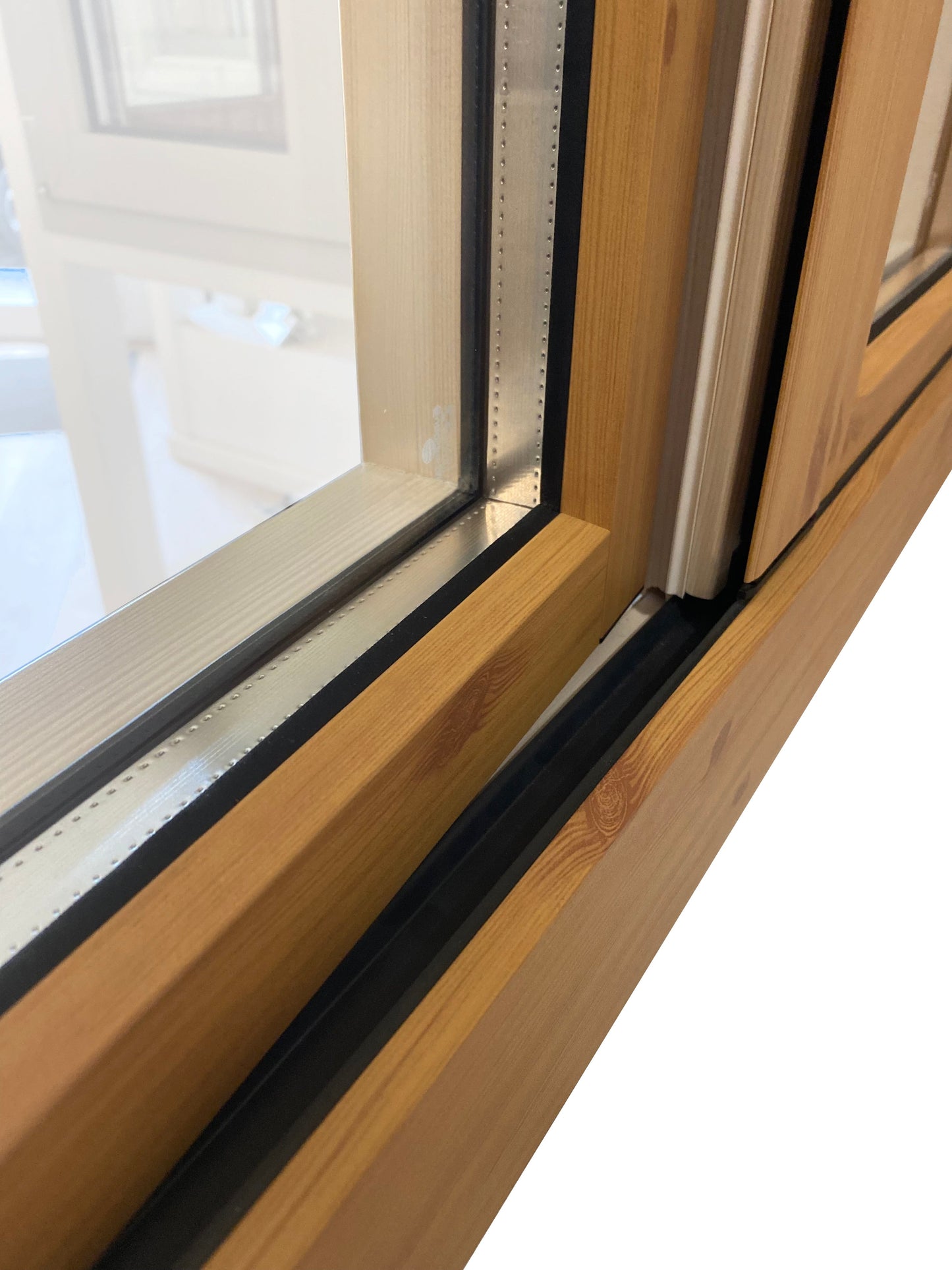 Finestra in LEGNO LACCATO/ALLUMINIO RAL 3 ante